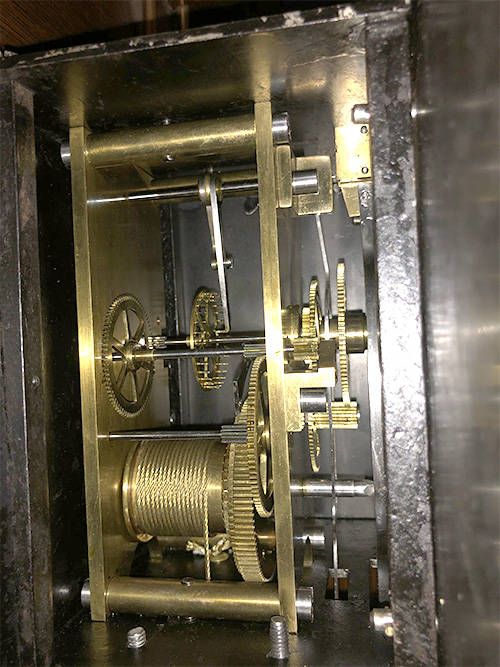 Clock mechanism from the left